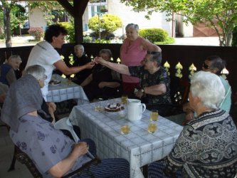 Júnová opekačka v DD a DSS Rimavská Sobota – stredisko Nová Bašta