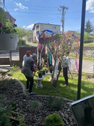 Máj, máj, máj, zelený, pod oblôčkom sadený …