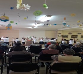 Vystúpenie detí k mesiacu úcty k starším – Staroba je múdrosť mladosti a mladosť je múdrosť staroby