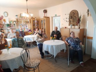 Október, mesiac úcty k starším