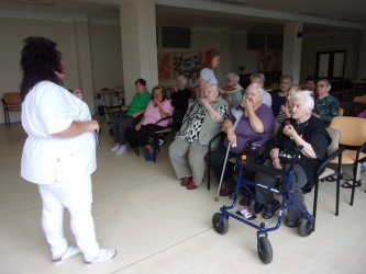 Pitný režim a stravovanie seniorov v lete