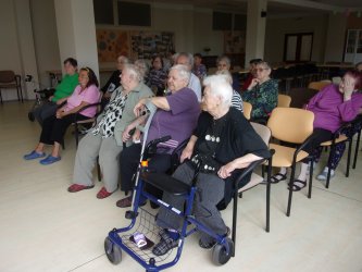 Pitný režim a stravovanie seniorov v lete