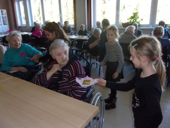 Vystúpenie detí zo ZŠ na ul. Dobšinského v Rimavskej Sobote