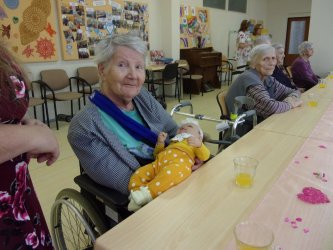 Terapeutické bábiky pre láskyplné spomienky v ZSS Rimava