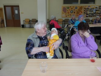 Terapeutické bábiky pre láskyplné spomienky v ZSS Rimava