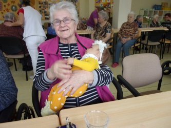 Terapeutické bábiky pre láskyplné spomienky v ZSS Rimava