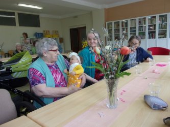 Terapeutické bábiky pre láskyplné spomienky v ZSS Rimava