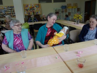 Terapeutické bábiky pre láskyplné spomienky v ZSS Rimava