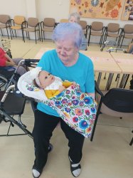 Terapeutické bábiky pre láskyplné spomienky v ZSS Rimava