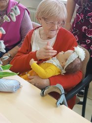 Terapeutické bábiky pre láskyplné spomienky v ZSS Rimava