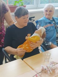 Terapeutické bábiky pre láskyplné spomienky v ZSS Rimava