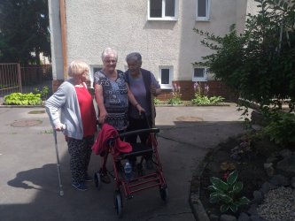 Sadenie kvietkov s deťmi