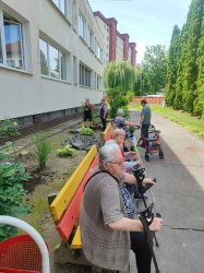 Sadenie kvietkov s deťmi