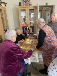 Príprava na Vianoce - dekorujeme, tvoríme, pečieme - Nová Bašta