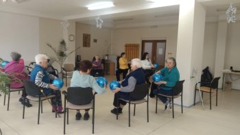 Nové cvičebné pomôcky pre seniorov vďaka projektu Henkel