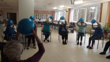 Nové cvičebné pomôcky pre seniorov vďaka projektu Henkel