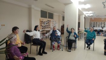 Nové cvičebné pomôcky pre seniorov vďaka projektu Henkel