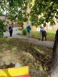 Jesenné upratovanie v areáli  zariadenia