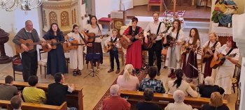 Koncert Dévai Nagy Kamilly a skupiny Krónikás Zenede v rímskokatolíckom kostole v Novej Bašte