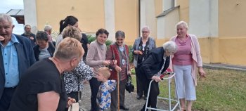 Koncert Dévai Nagy Kamilly a skupiny Krónikás Zenede v rímskokatolíckom kostole v Novej Bašte